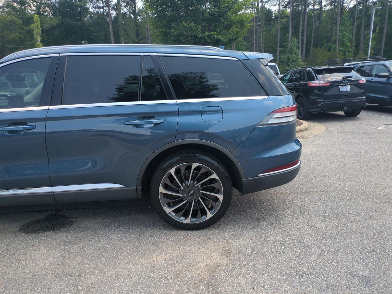 Used 2020 Blue Diamond Metallic Lincoln Reserve image 11