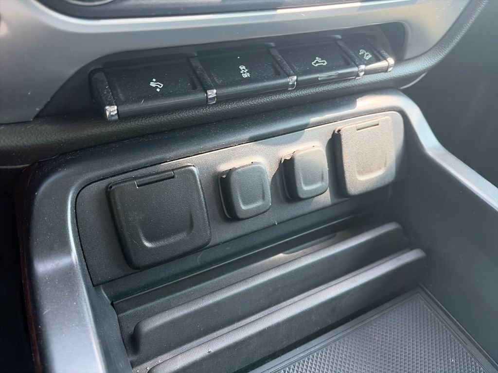 Used 2018 Silver GMC SLT image 20