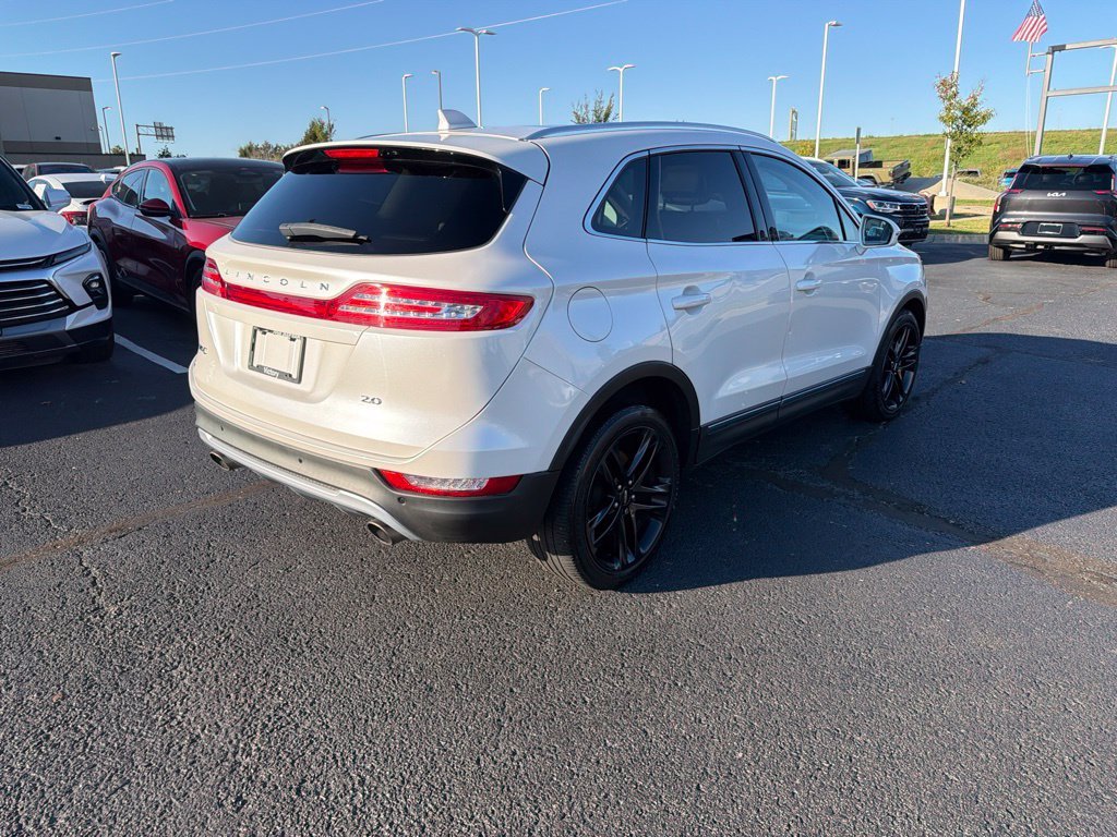 Used 2017 White Lincoln Reserve image 7
