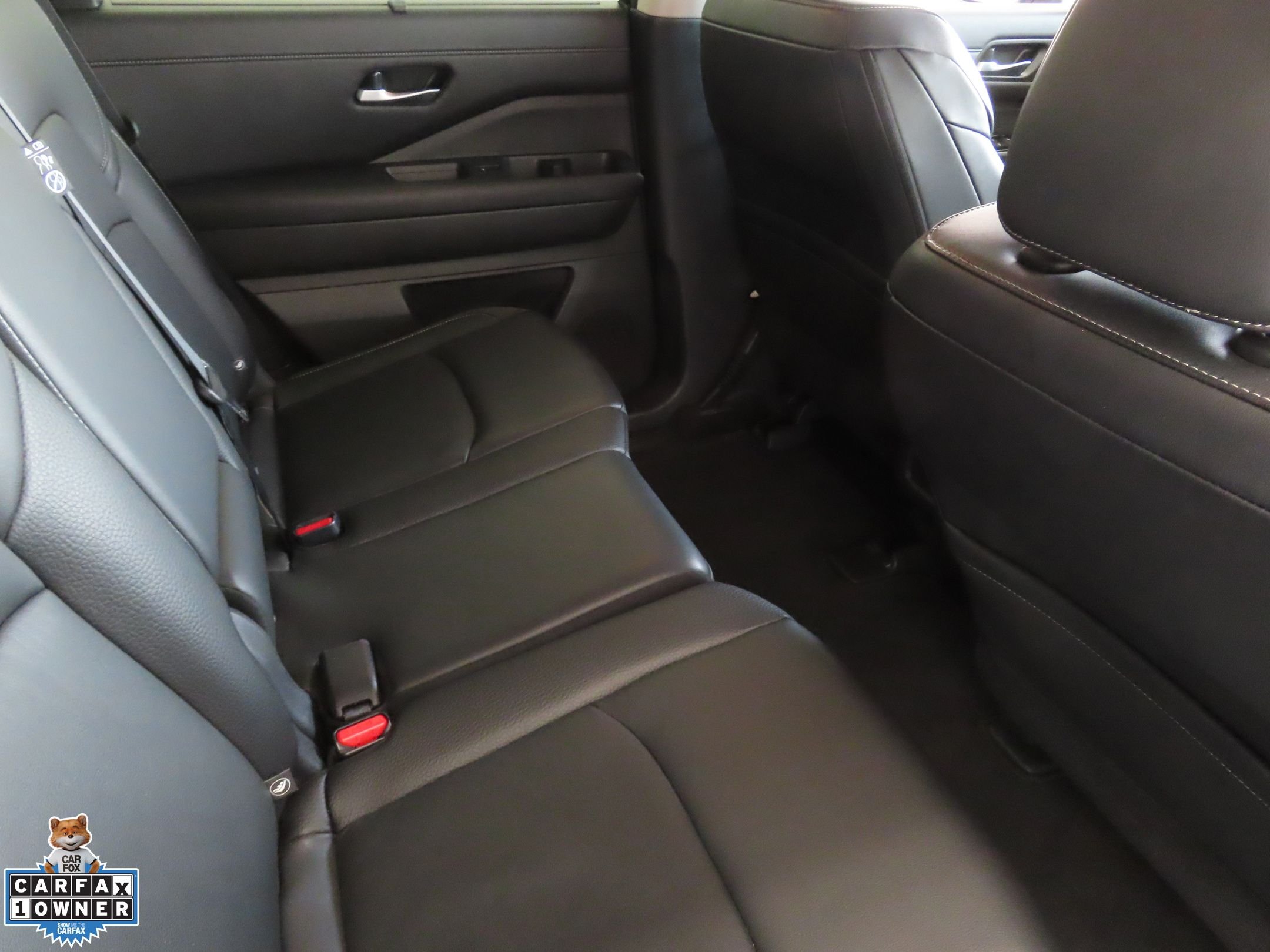 Used 2025 Silver Nissan SL image 26