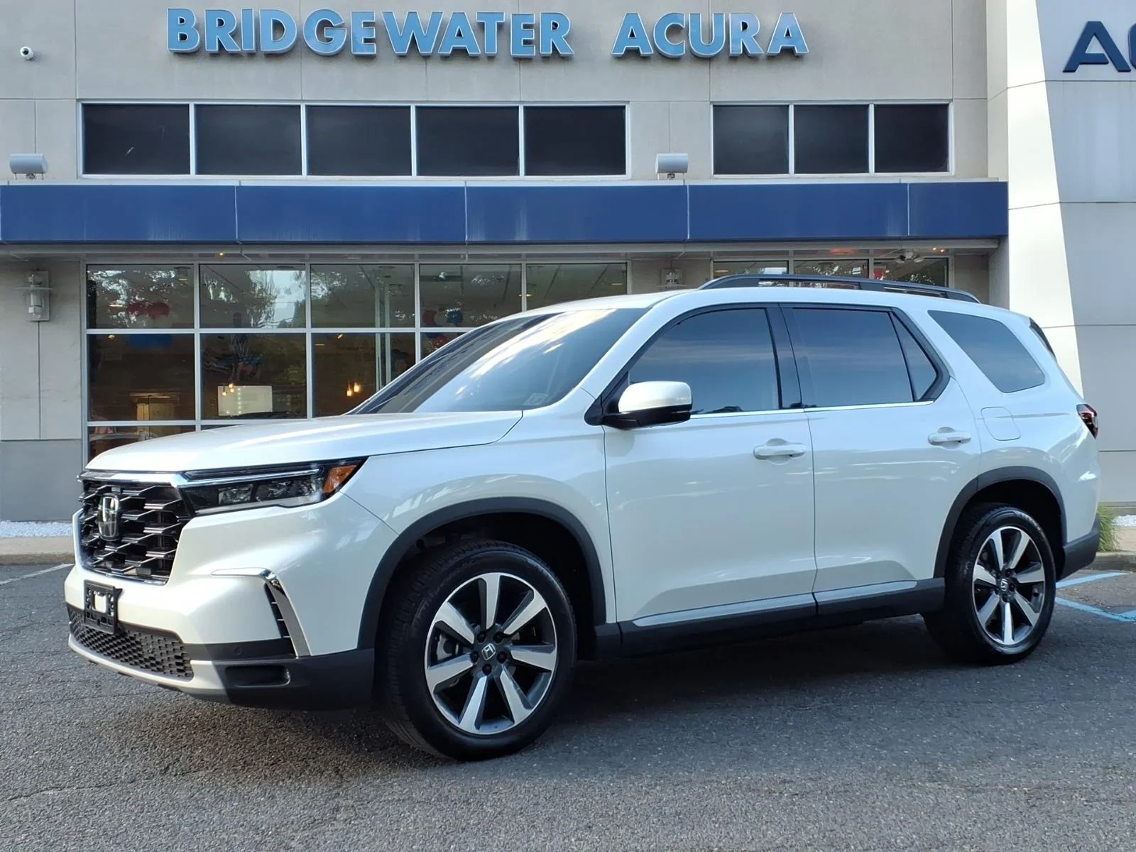 2025 Honda Pilot Touring AWD's photo