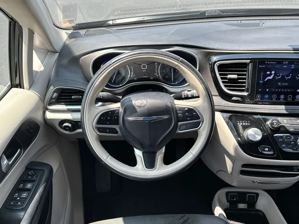 Used 2019 Black Chrysler Limited image 23