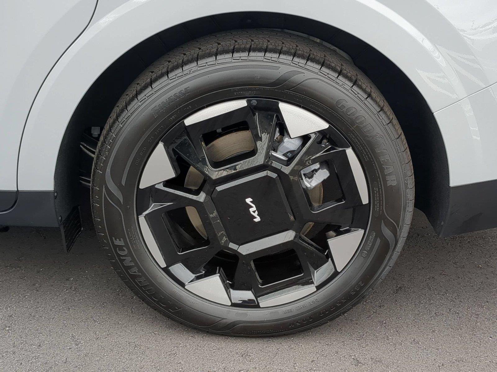 New 2026 Ceramic Silver Kia EX image 11