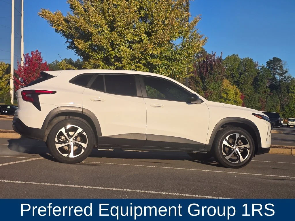 Used 2024 Summit White Chevrolet 1RS image 2