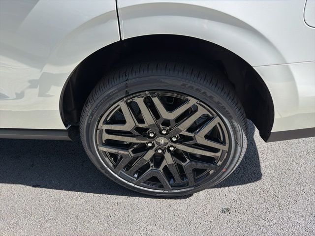 New 2026 Star White Metallic Tri-Coat Ford Platinum® image 6