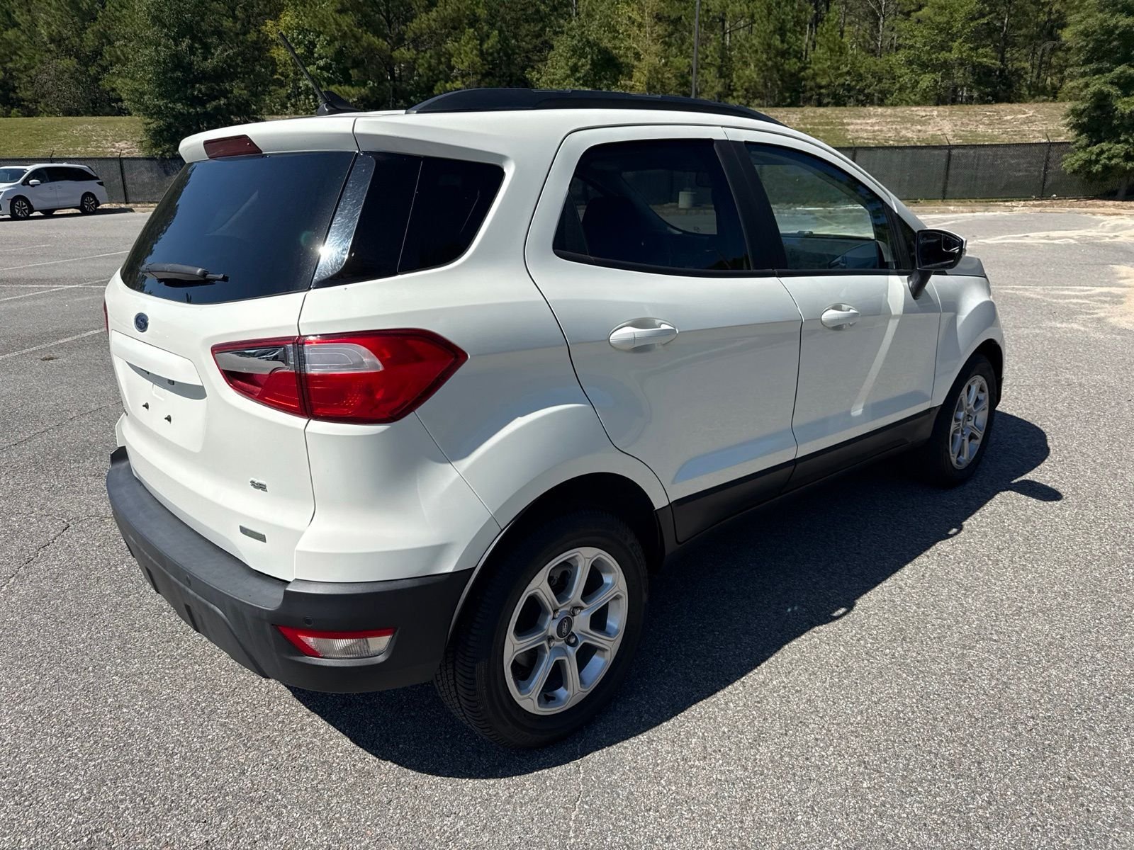 Used 2020 White Ford SE image 3