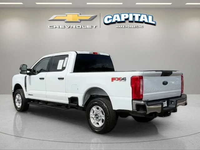 Used 2025  Ford XL image 3