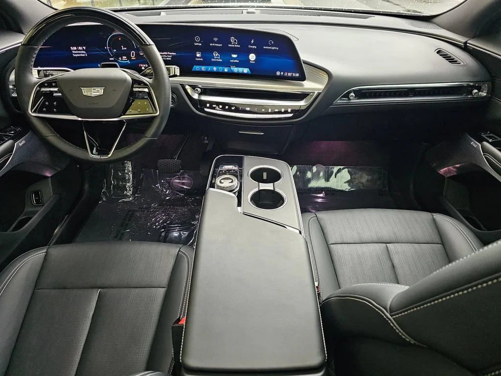 Certified Used 2024 Crystal White Tricoat Cadillac Luxury 2 image 17