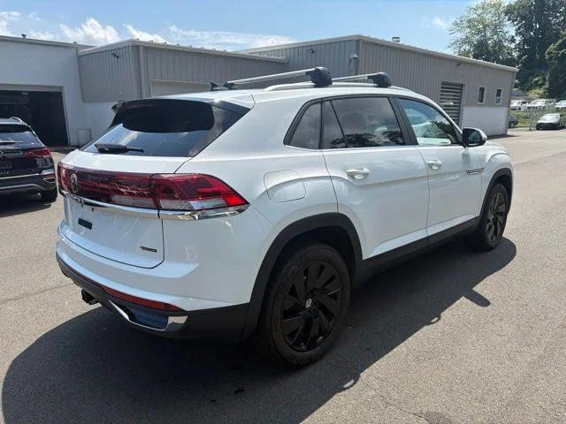 Certified Used 2024  Volkswagen 2.0T SE w/Technology image 5