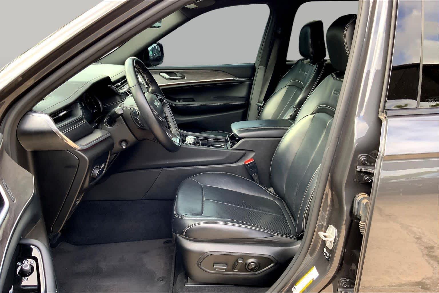 Used 2022 Baltic Gray Metallic Clearcoat Jeep Overland image 8