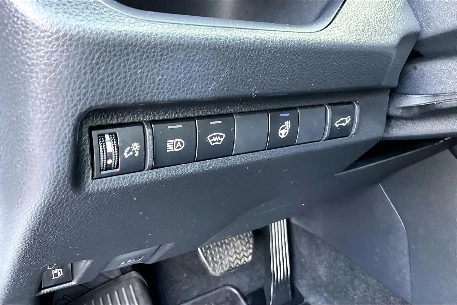 Certified Used 2024 Wind Chill Pearl Toyota Hybrid XLE Premium image 33