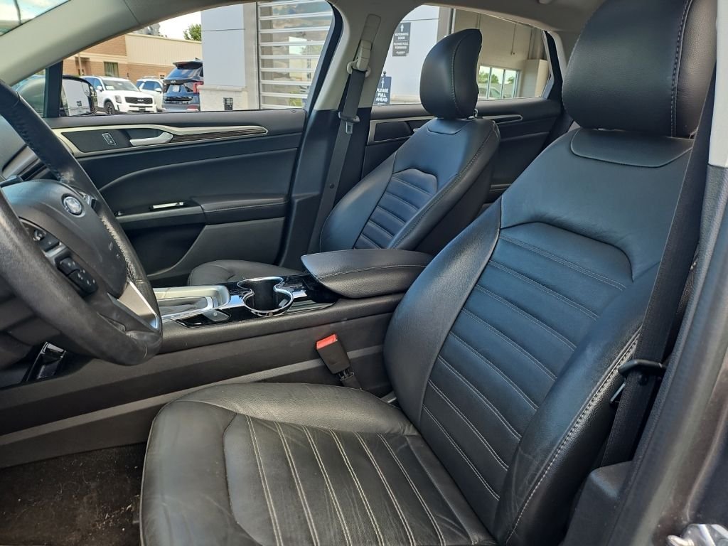 Used 2014  Ford SE image 16