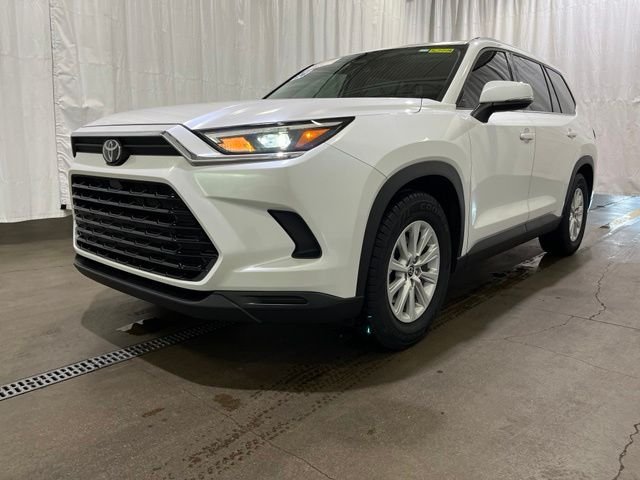 Used 2024 Beige Toyota XLE image 27