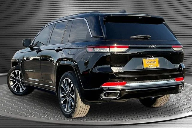 Certified Used 2022 Black Jeep Overland image 4