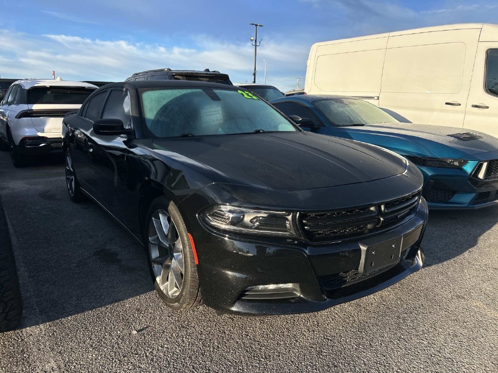 Used 2023 Pitch Black Clearcoat Dodge SXT image 2