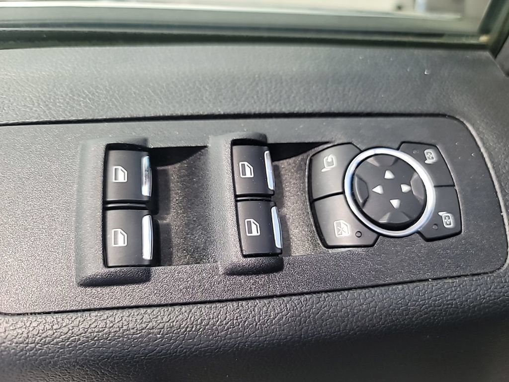 Used 2020  Ford XL image 16