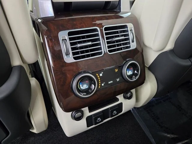Used 2022 Eiger Grey Metallic Land Rover Westminster image 13