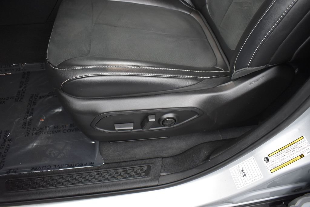 Used 2025 Silver Zynith Jeep Altitude image 8