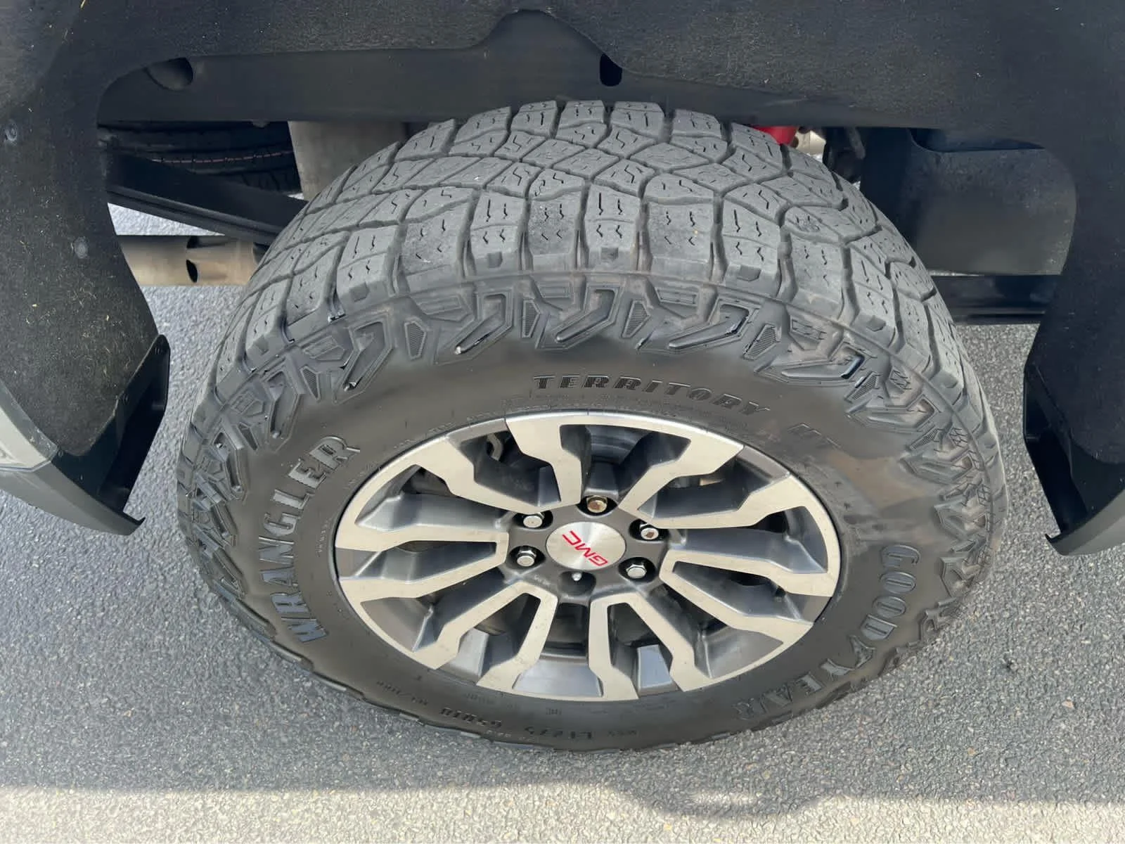 Used 2023 Sterling Metallic GMC AT4 image 12