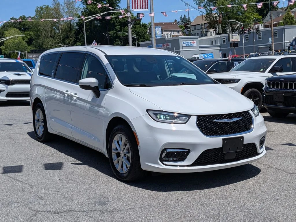 Used 2023 White Chrysler Touring L image 4