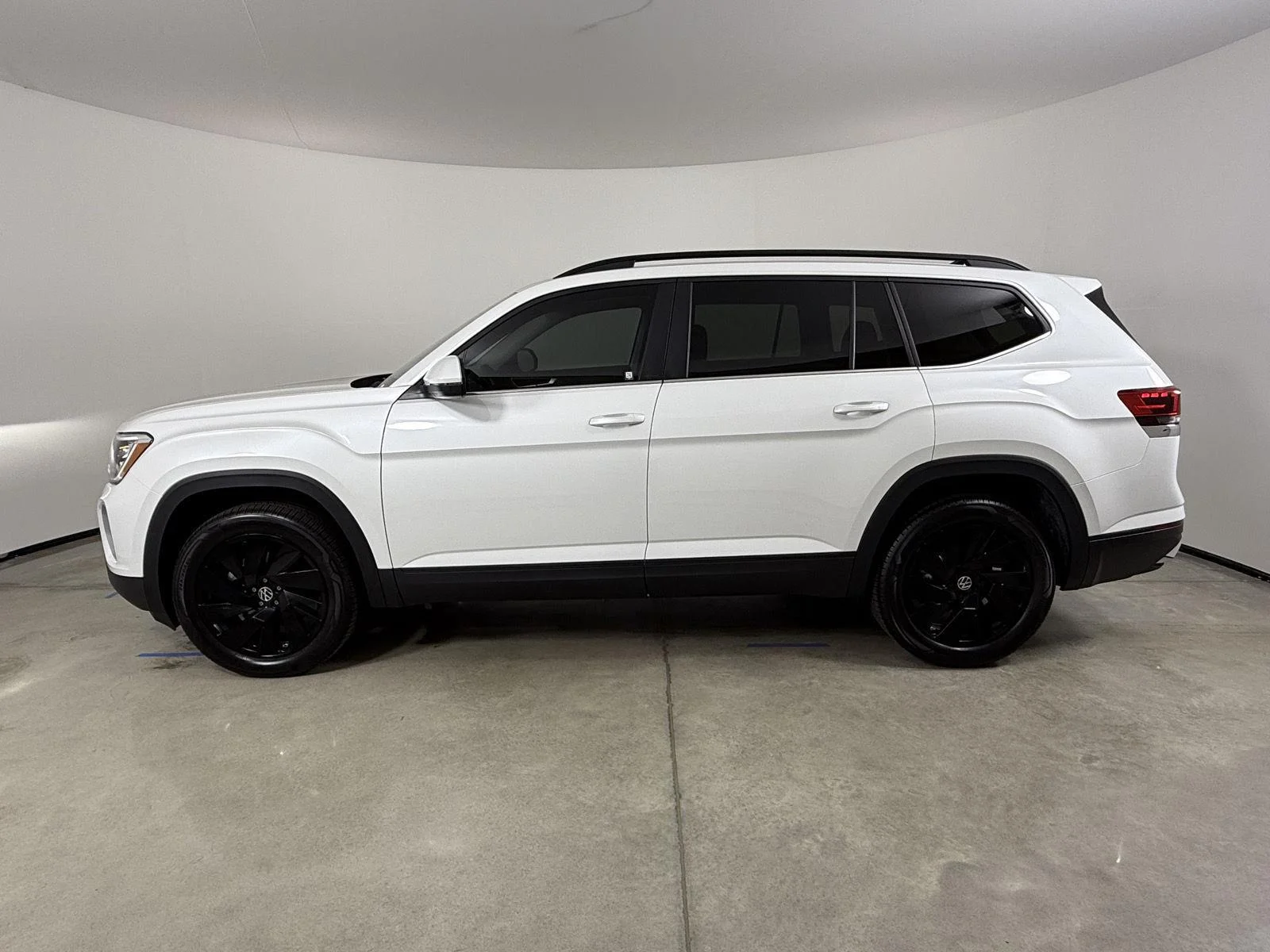 New 2026 Opal White Pearl Volkswagen 2.0T SE w/Technology image 8