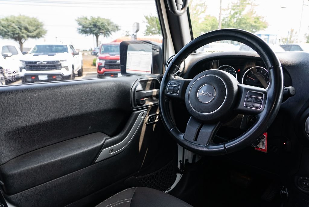 Used 2016 Bright White Clearcoat Jeep Unlimited Rubicon image 12