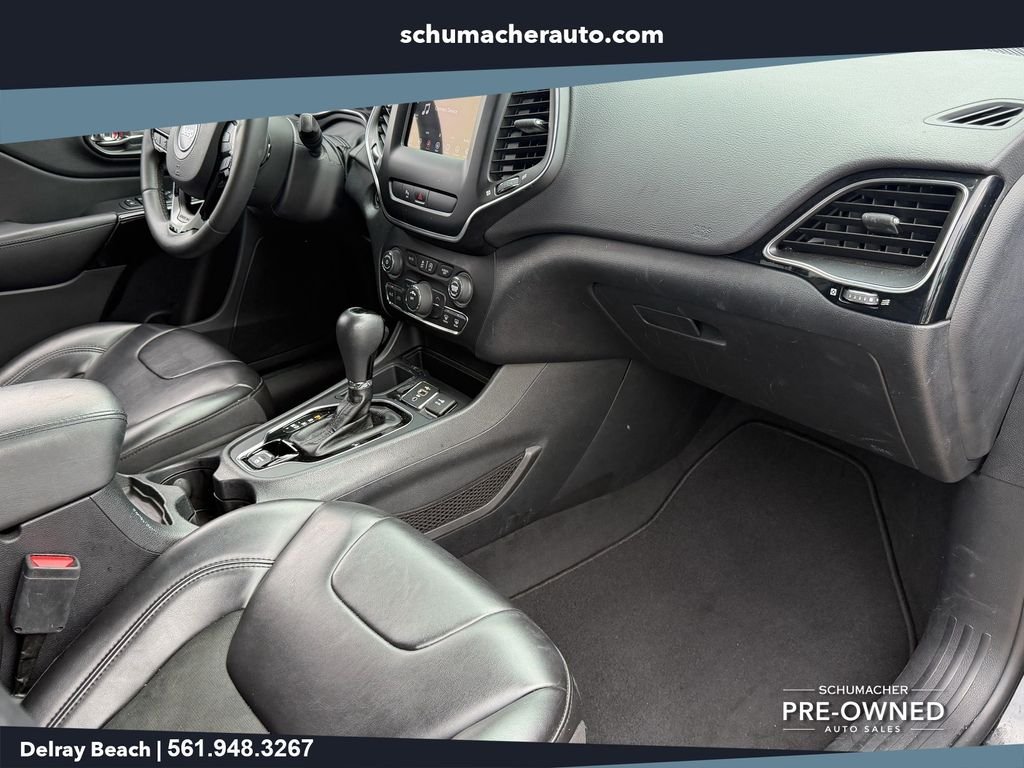 Used 2020 Black Jeep Latitude Plus image 17