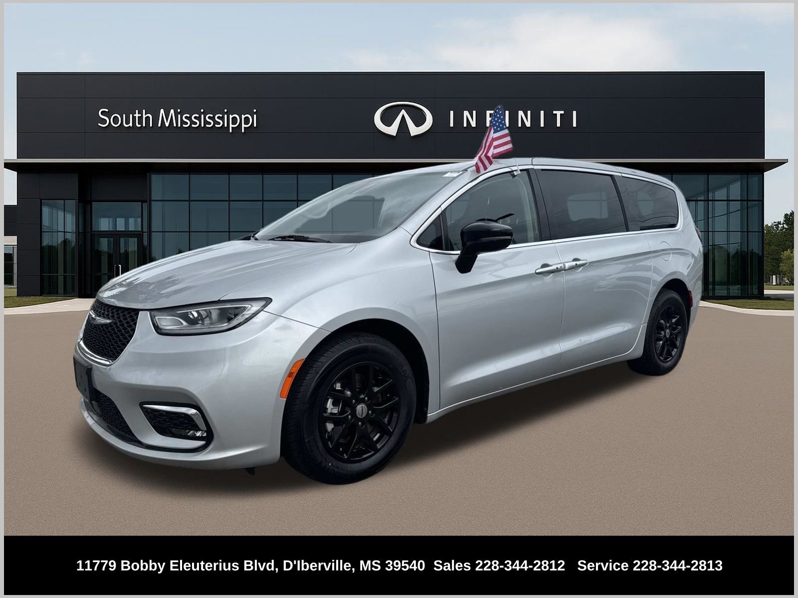 2024 Chrysler Pacifica Touring L's photo