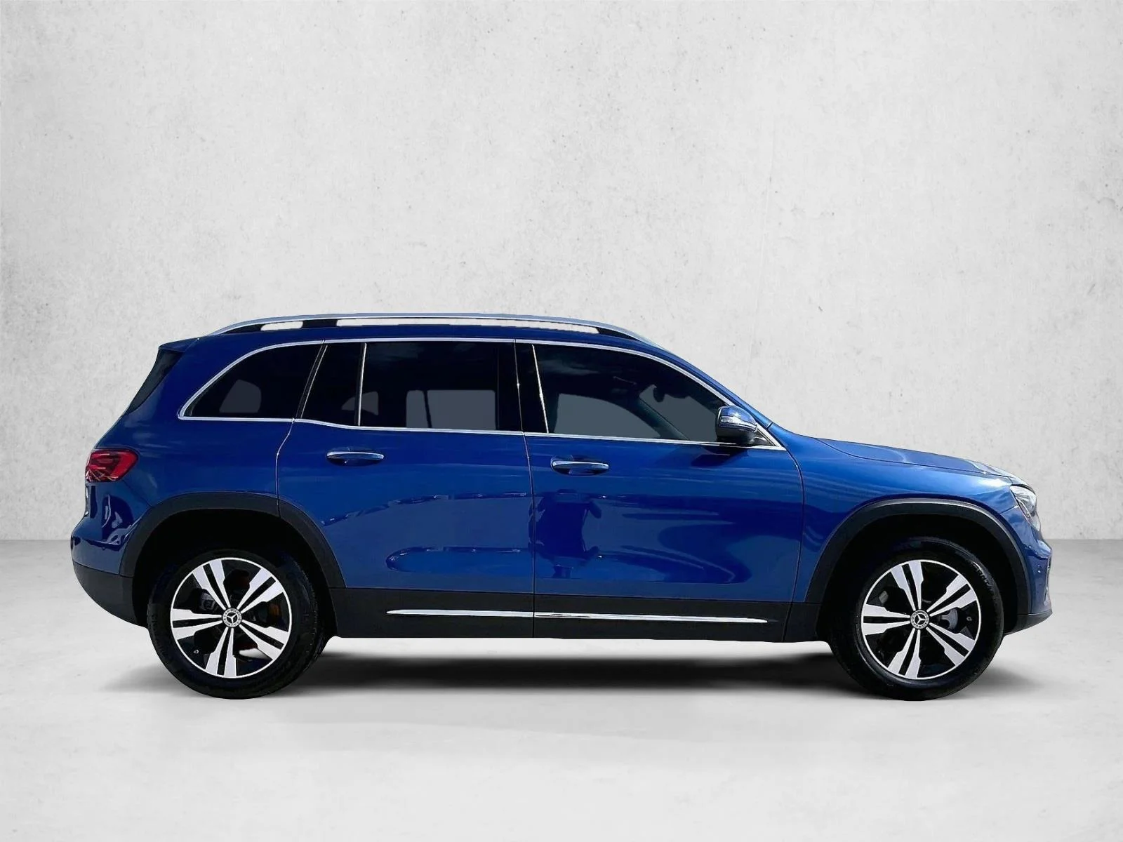Used 2026 Starling Blue Metallic Mercedes-Benz GLB 250 image 5