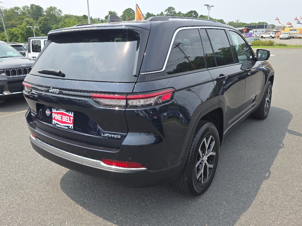 Certified Used 2023 Diamond Black Crystal Pearl Coat Jeep Limited image 9