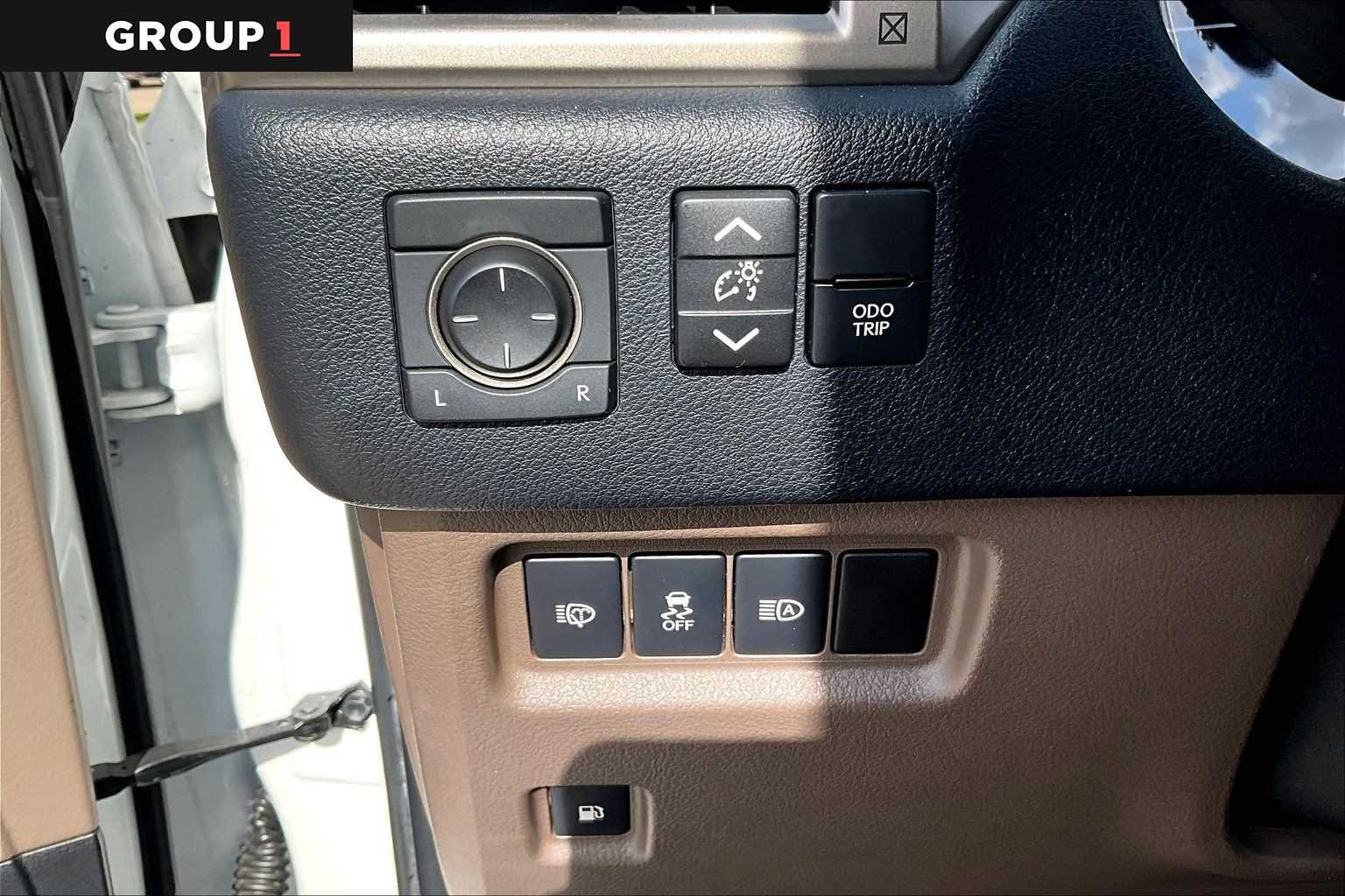 Used 2020 Starfire Pearl Lexus Premium image 33
