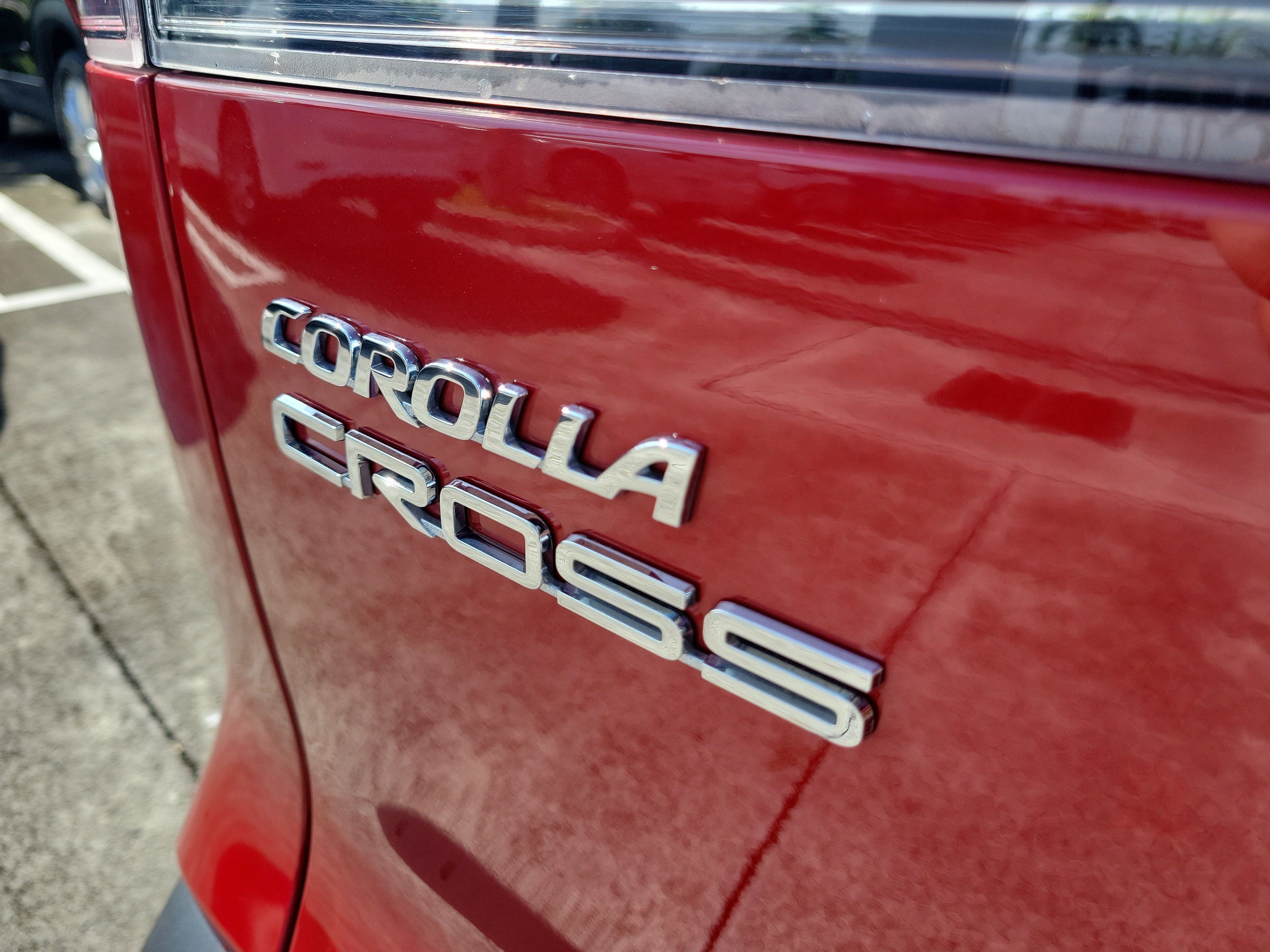 Used 2022 Barcelona Red Metallic Toyota XLE image 10
