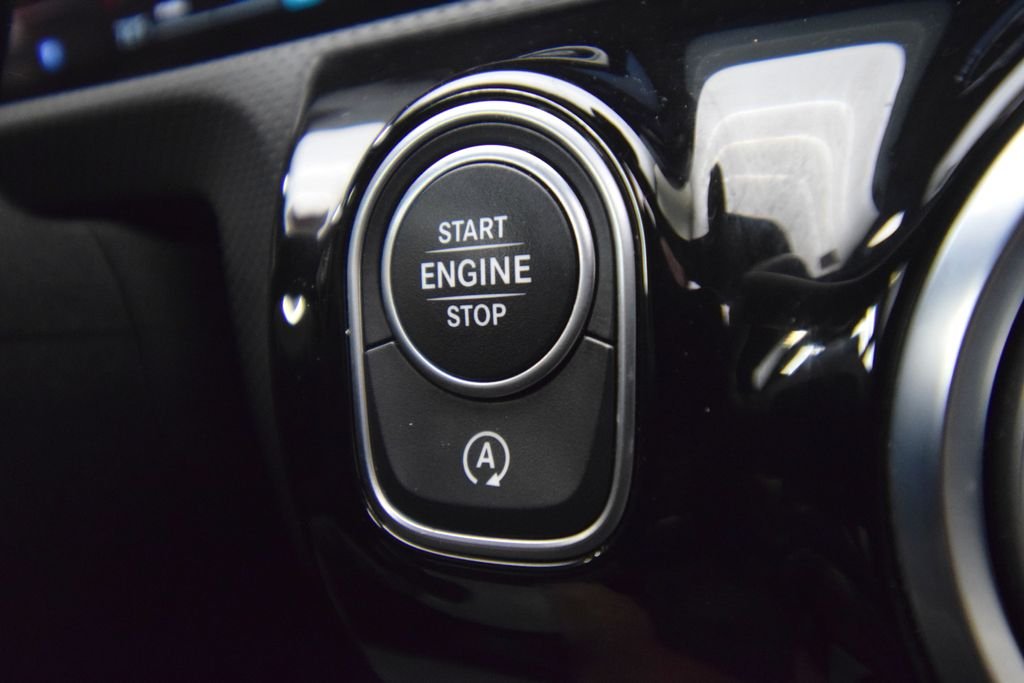 Used 2025 Silver Mercedes-Benz CLA 250 image 31