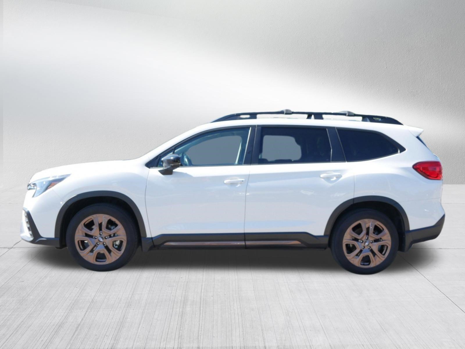 Used 2025 Crystal White Pearl Subaru Limited Bronze Edition image 4