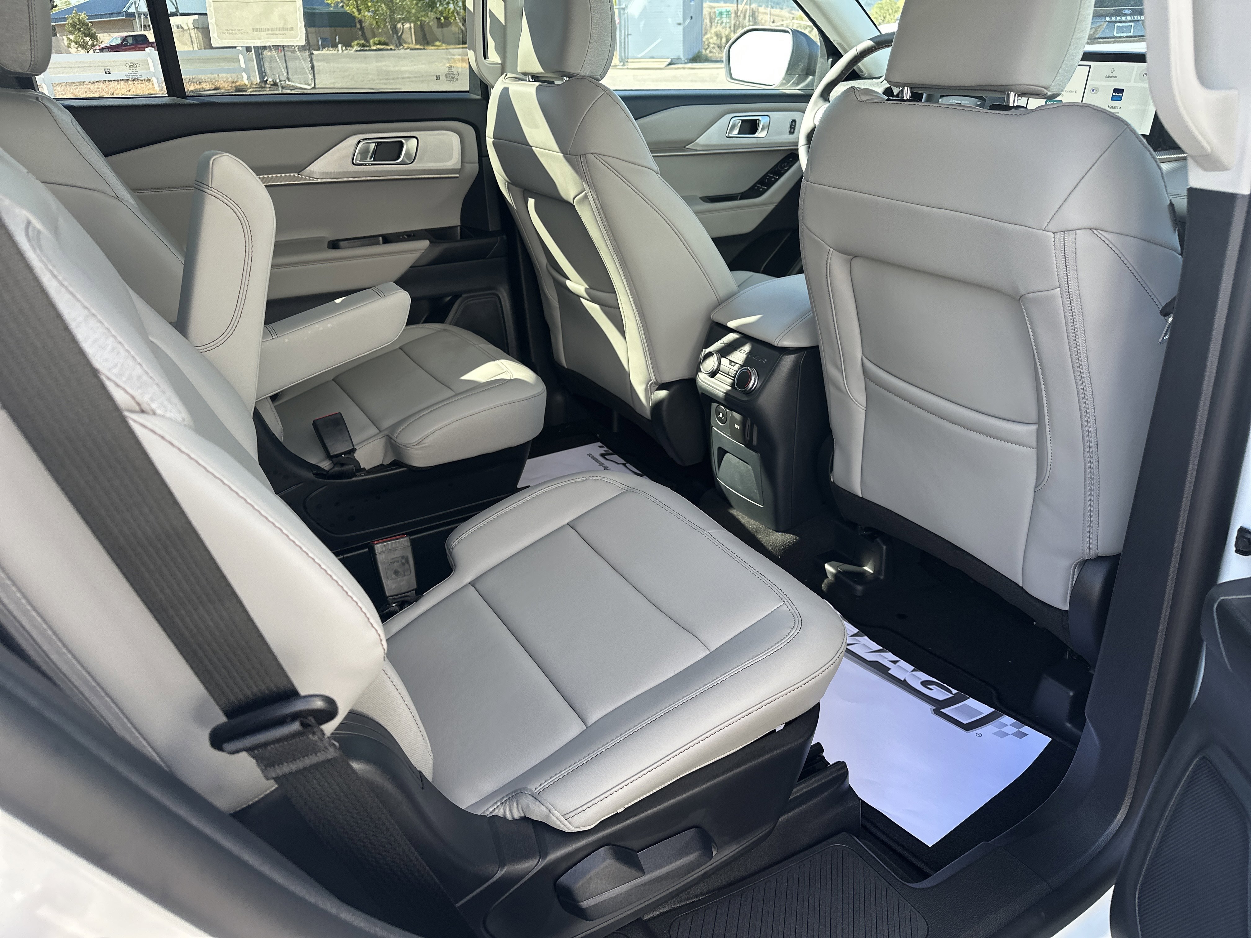 New 2026 Star White Metallic Tri-Coat Ford Active image 11