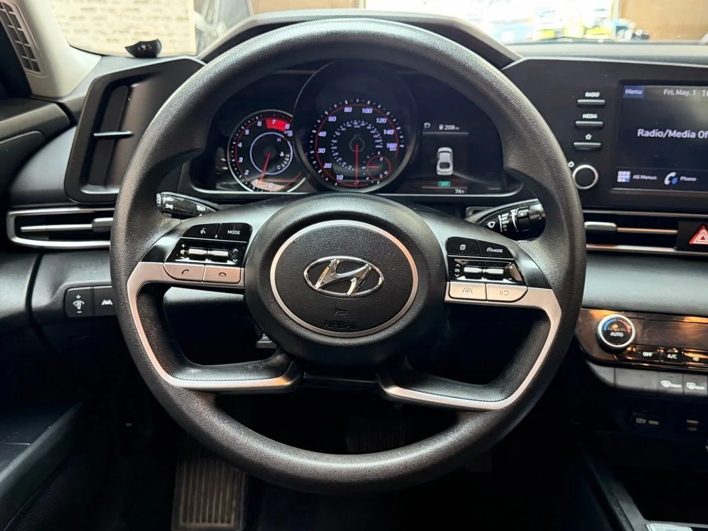 Used 2023 Phantom Black Hyundai SEL image 15