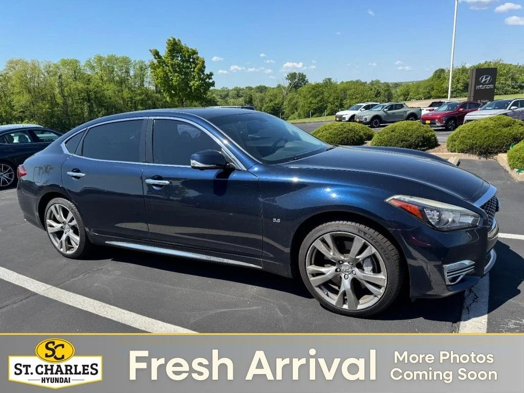 2016 INFINITI Q70L 5.6