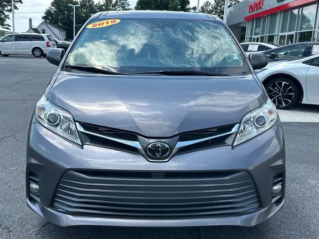 Used 2019 Gray Toyota XLE image 8