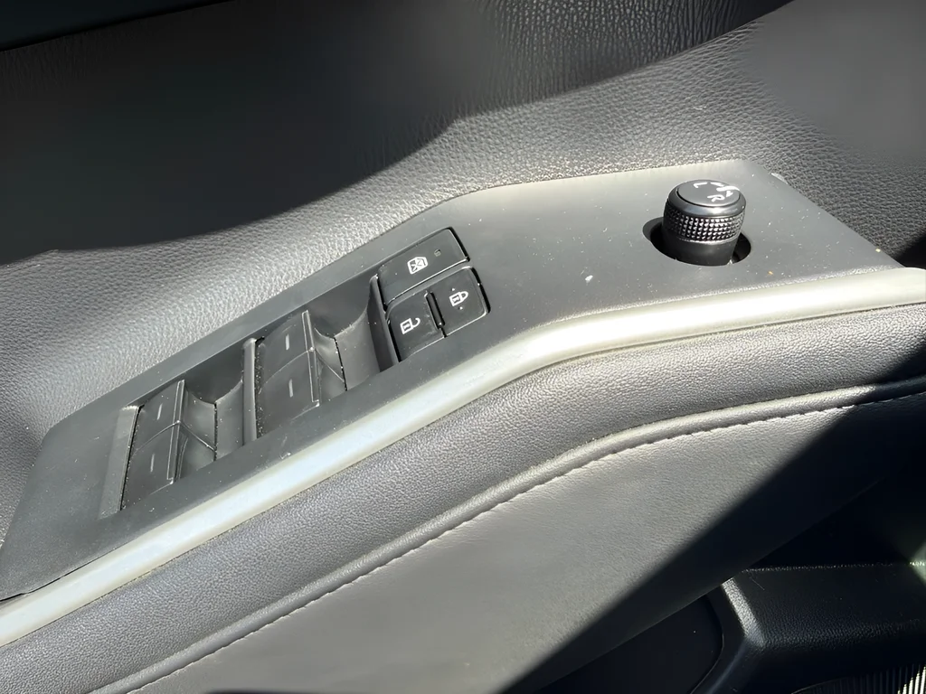 2023 Toyota Highlander LE - Photo 24