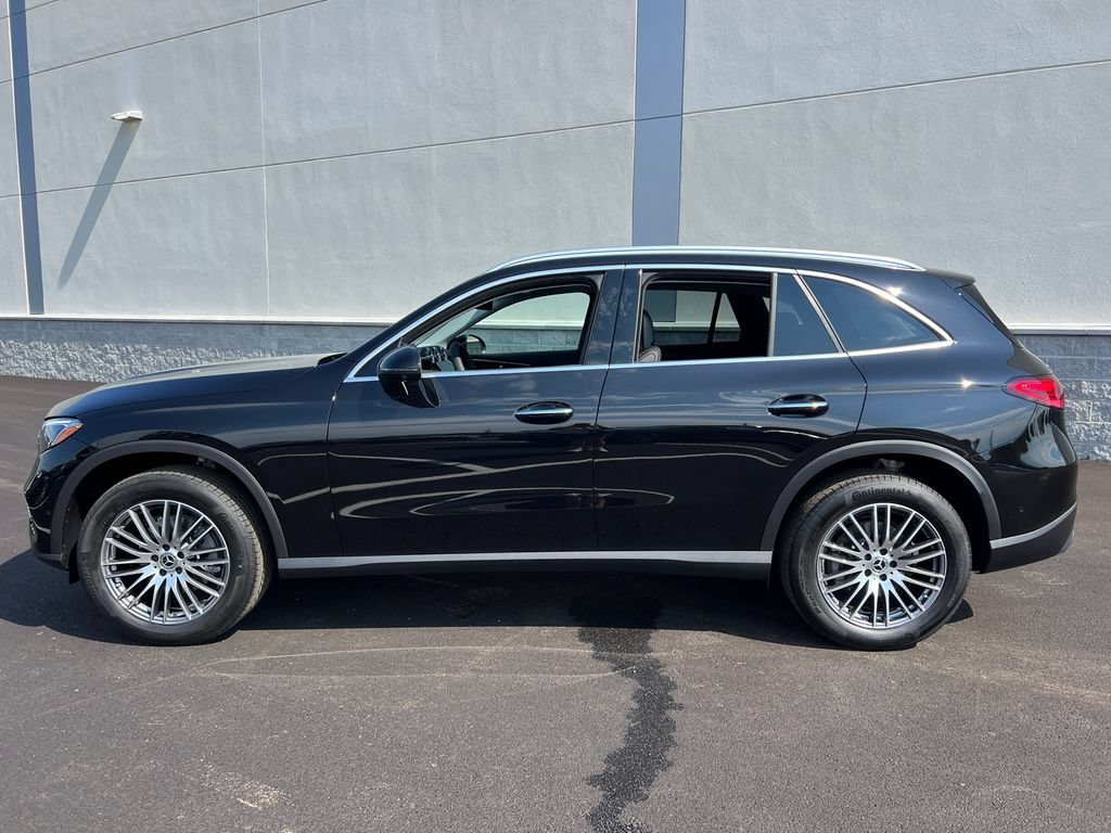 New 2026 Obsidian Black Metallic Mercedes-Benz GLC 300 image 39