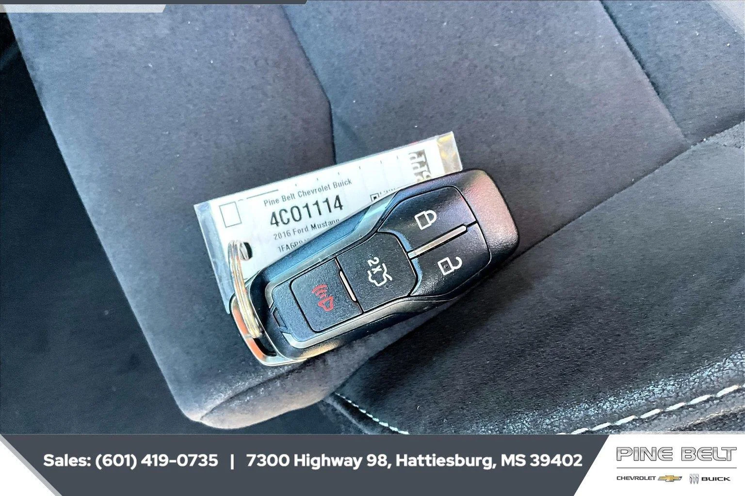 Used 2016 Oxford White Ford Shelby GT350 image 9