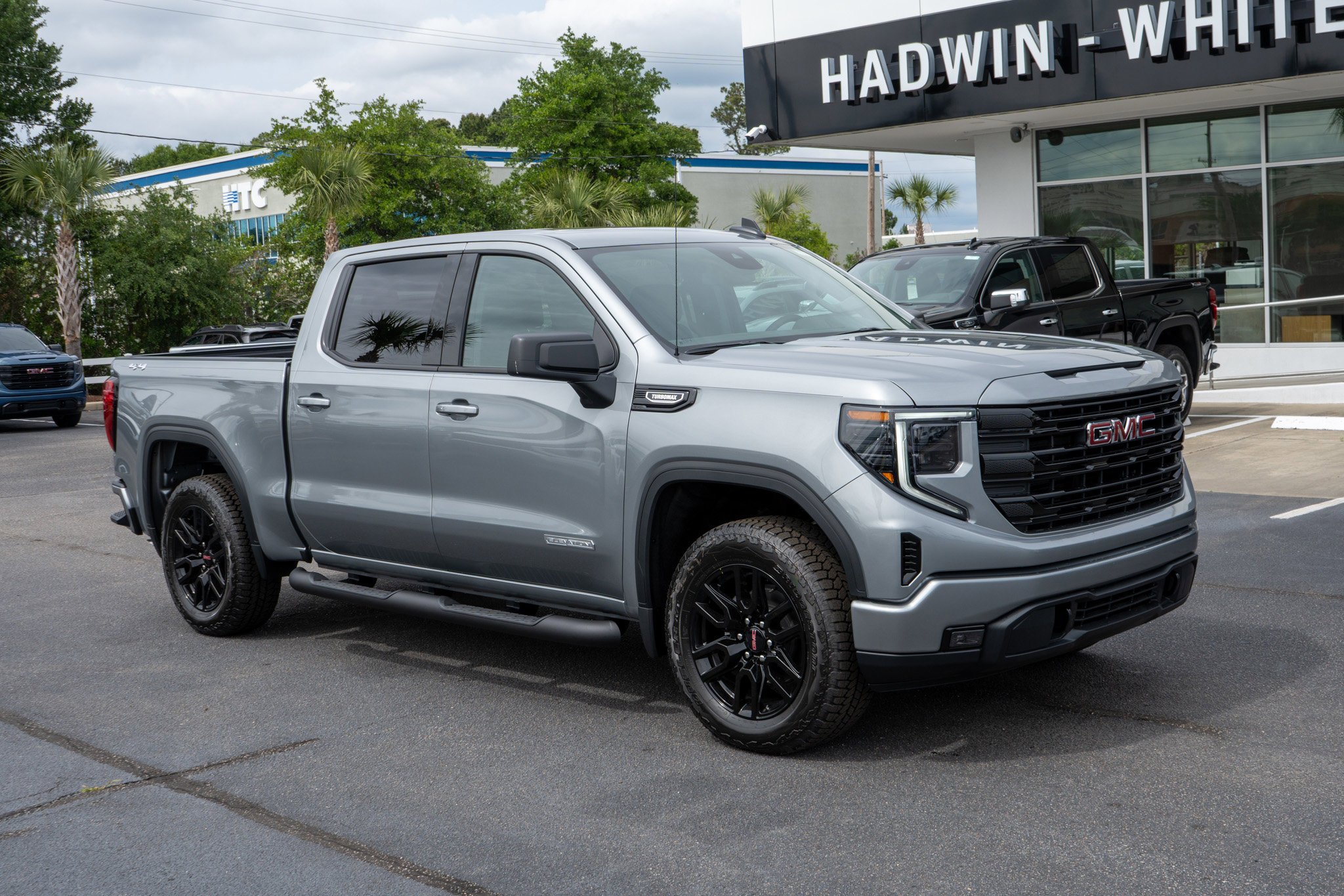 2026 GMC Sierra 4WD Crew Cab Short Box Elevation's photo