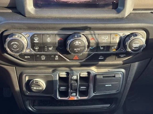 Used 2022 High Velocity Clearcoat Jeep  image 23