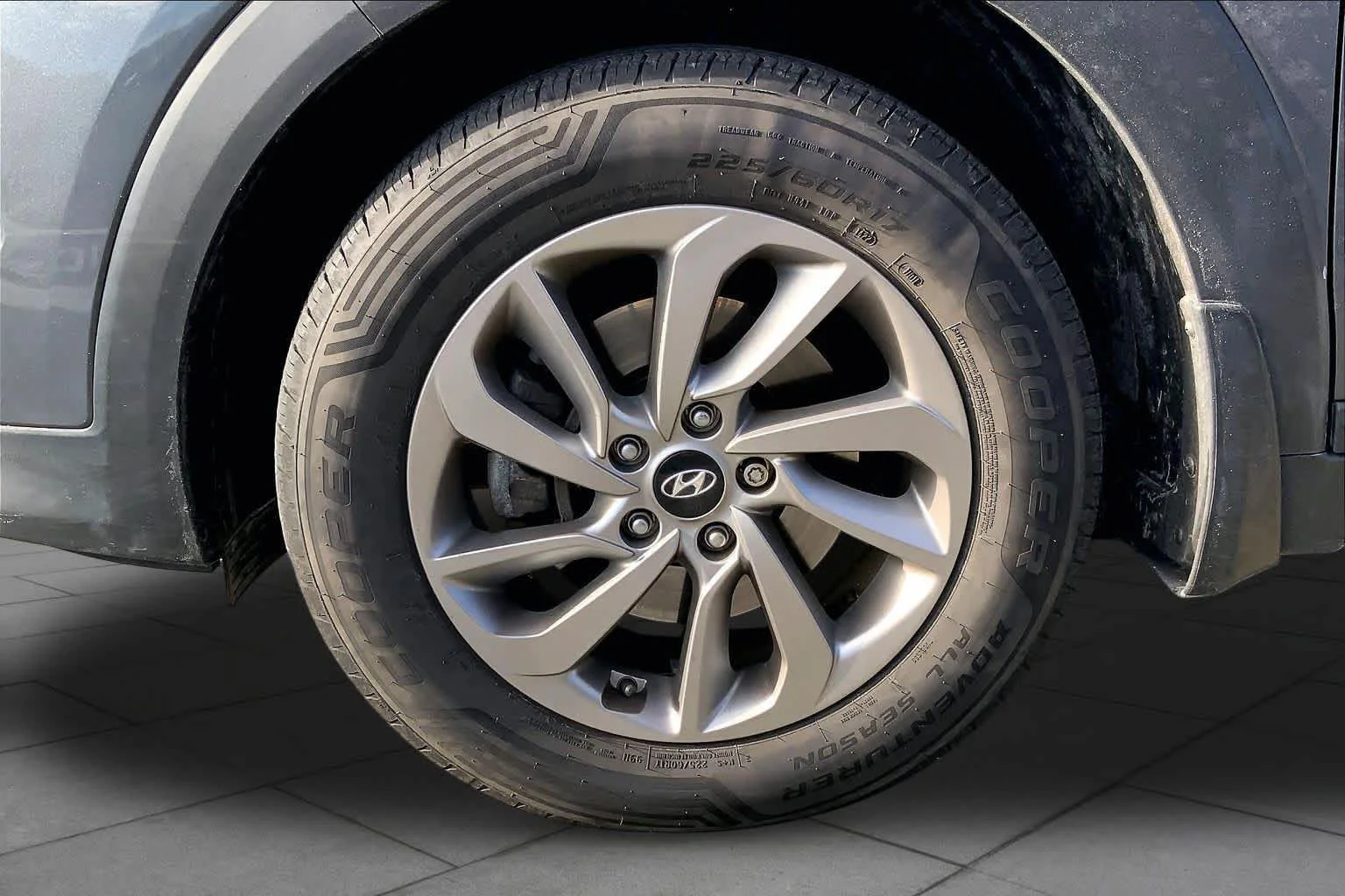 Used 2018 Coliseum Gray Hyundai SEL image 11
