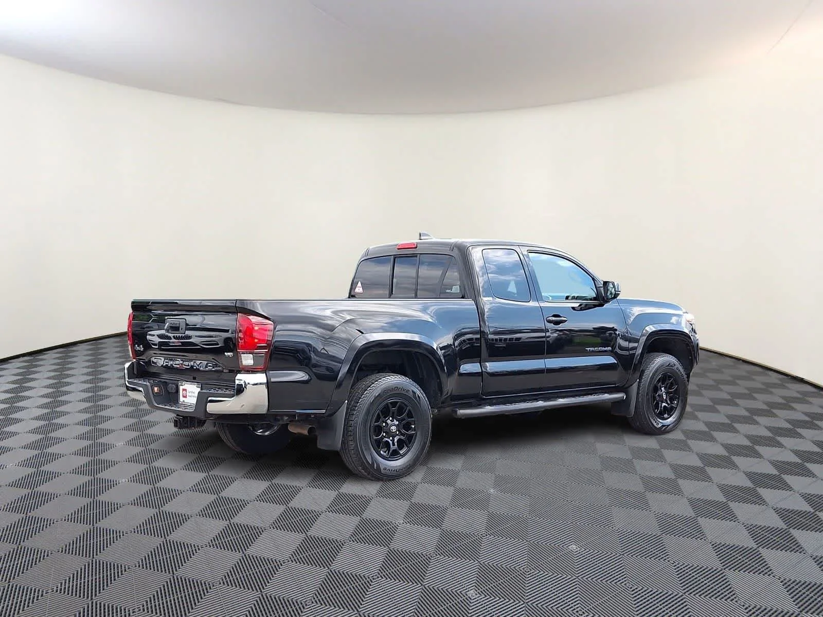 Certified Used 2021 Midnight Black Metallic Toyota SR5 image 5