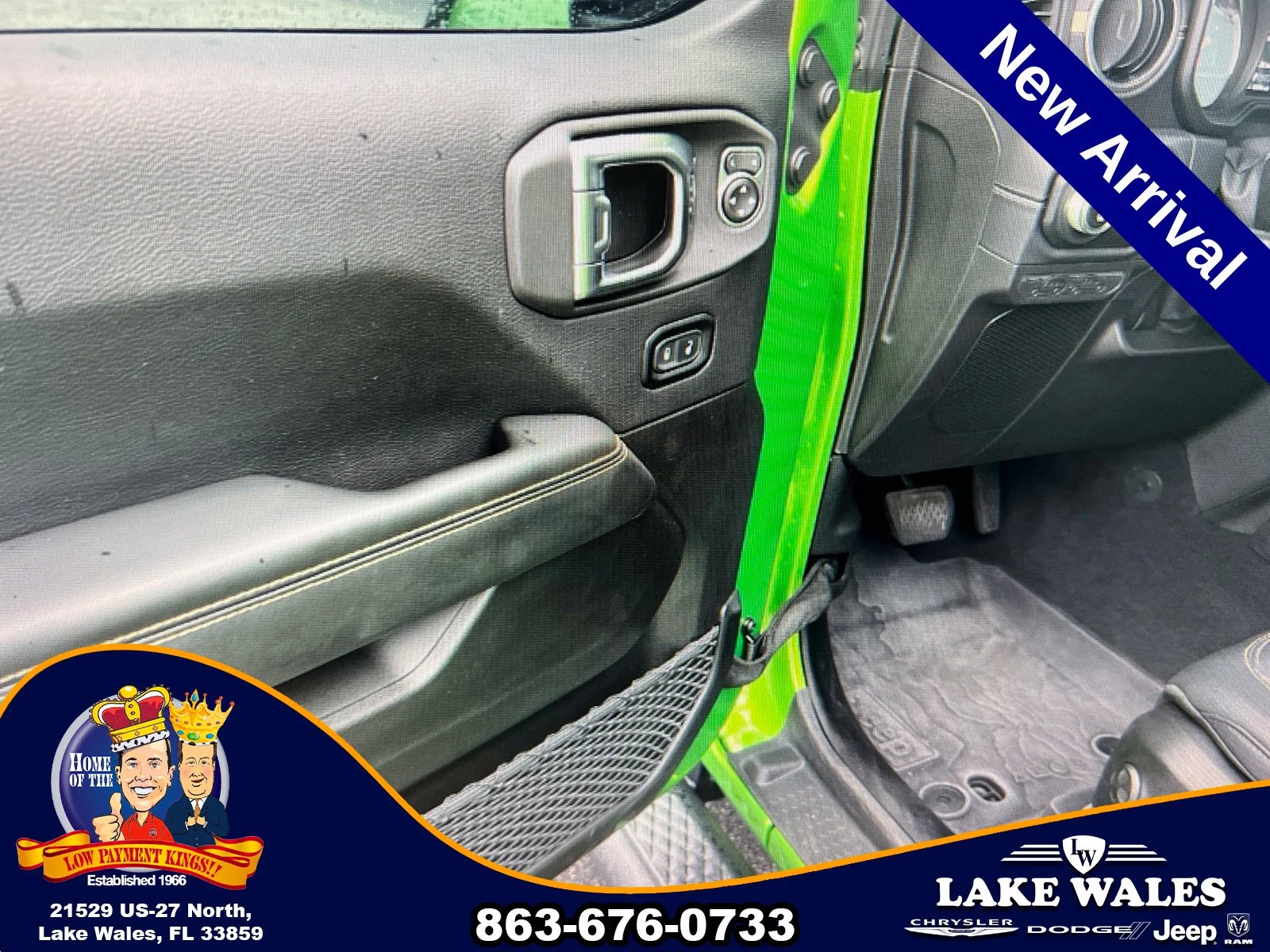 Used 2025  Jeep Sport S image 9