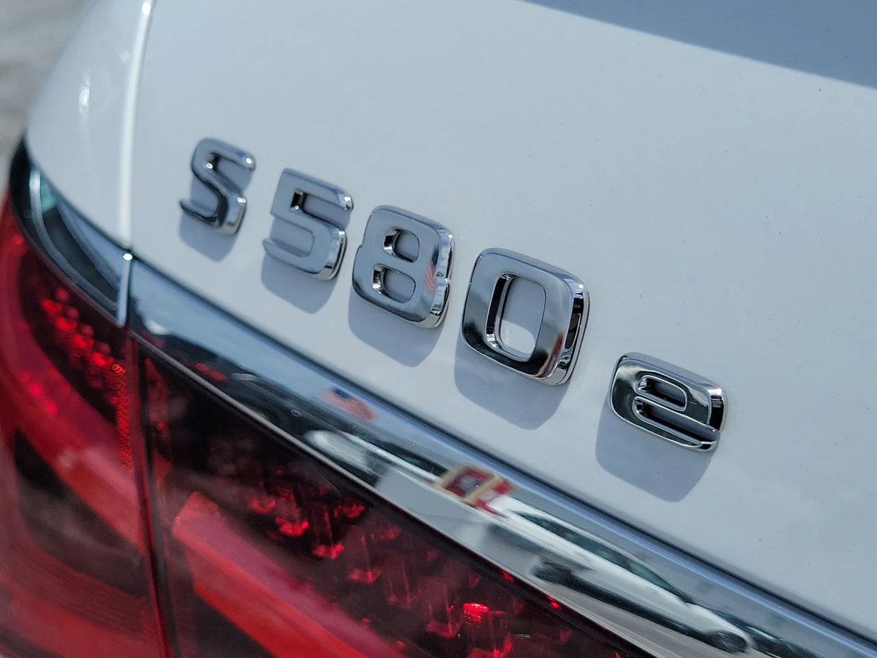 New 2026 MANUFAKTUR Moonlight White Metallic Mercedes-Benz S 580 image 9
