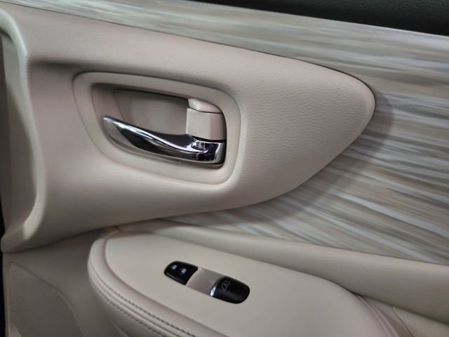 Used 2015 Blue Nissan SL image 16