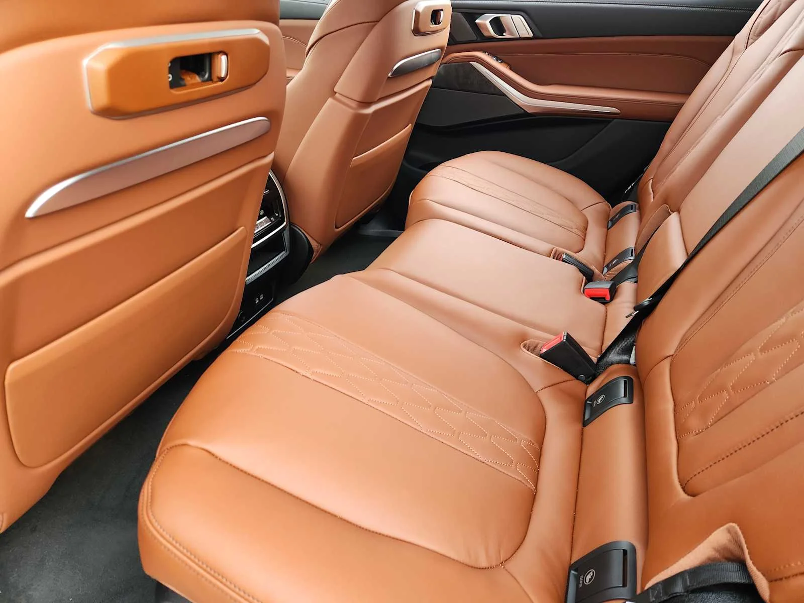New 2027 Marina Bay Blue Metallic BMW M60i image 7