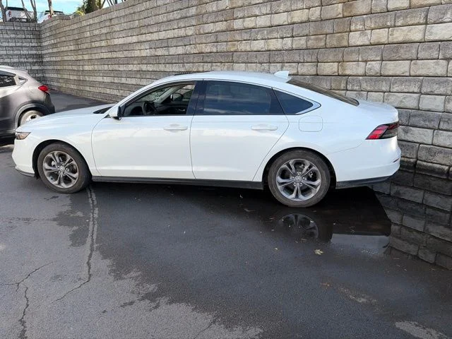 Used 2024 Platinum White Pearl Honda EX image 5
